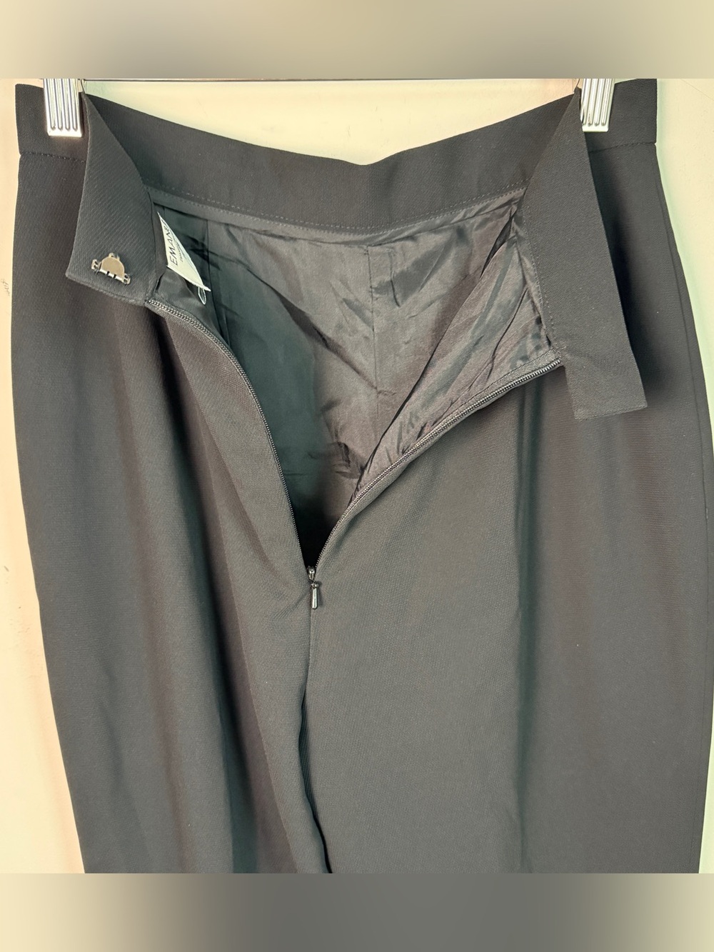Emanuel Ungaro Petite High Rise Trousers Pleated Tapered Leg Black Vintage (8P) - Picture 4 of 11